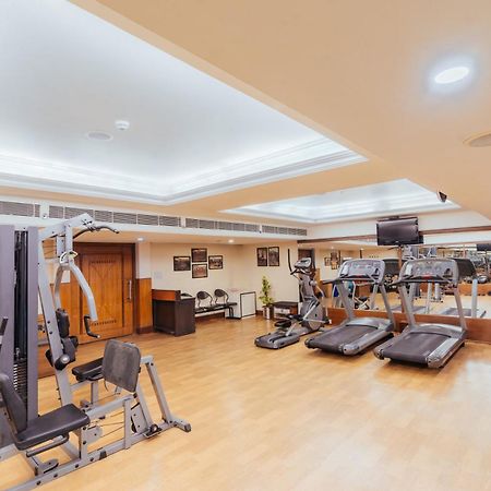 The Piccadily Hotel Лакнау Екстериор снимка