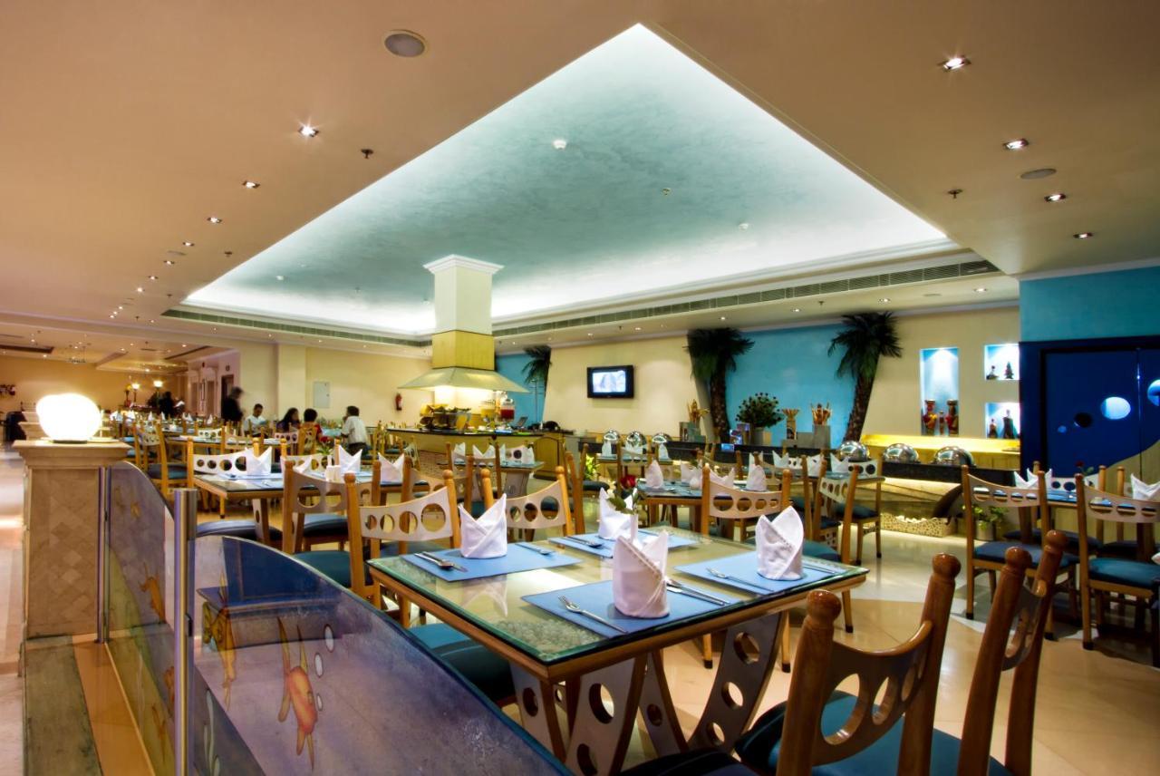 The Piccadily Hotel Лакнау Екстериор снимка