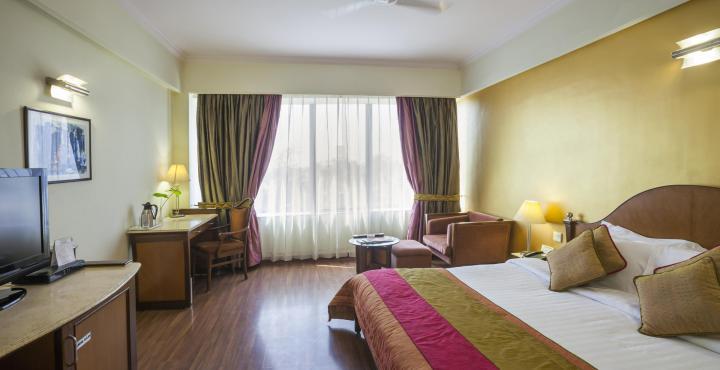 The Piccadily Hotel Лакнау Екстериор снимка